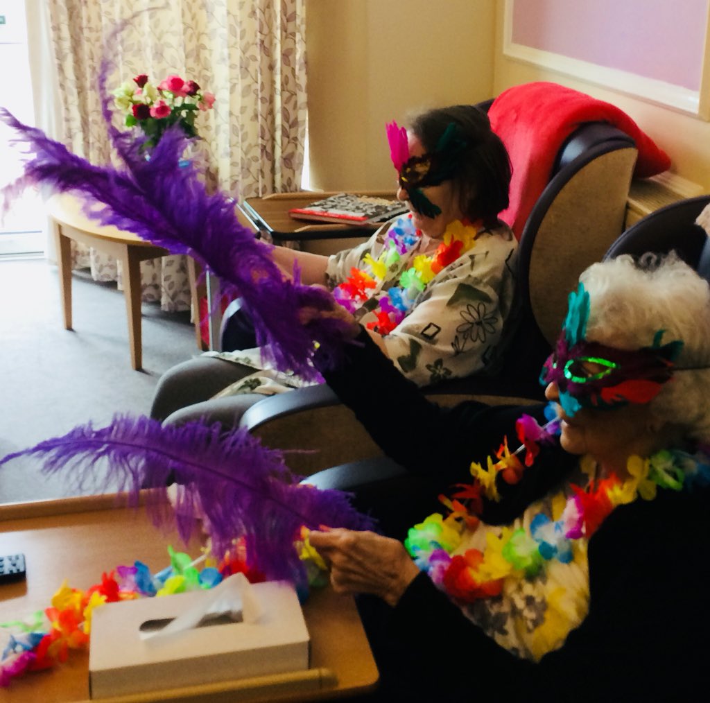 CharlieAEdance's tweet photo. Such fun delivering a feather ‘extravaganza’ in one of our #WeDanced care homes yesterday - carnival vibes, feathers galore and a parrot! @YorkshireDance @LucysamHaighton #intergenerationaldance #inclusivedance #inthemoment https://t.co/fSEwDOlT5k