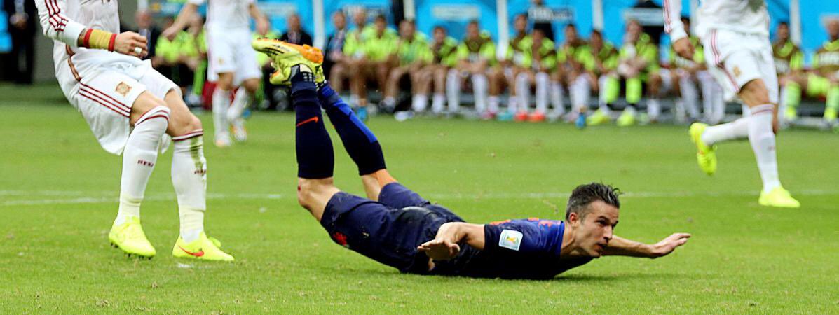 ActuFoot_'s tweet photo. Il y a 4 ans jour pour jour, Robin van Persie s’envolait face à l’Espagne... https://t.co/GGejhZ6gA6