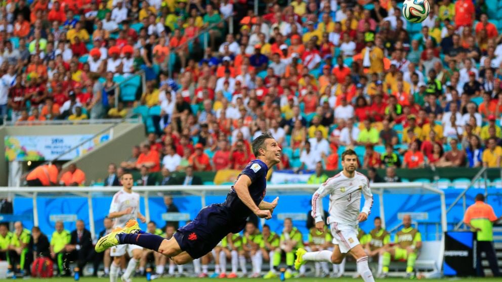 ActuFoot_'s tweet photo. Il y a 4 ans jour pour jour, Robin van Persie s’envolait face à l’Espagne... https://t.co/GGejhZ6gA6