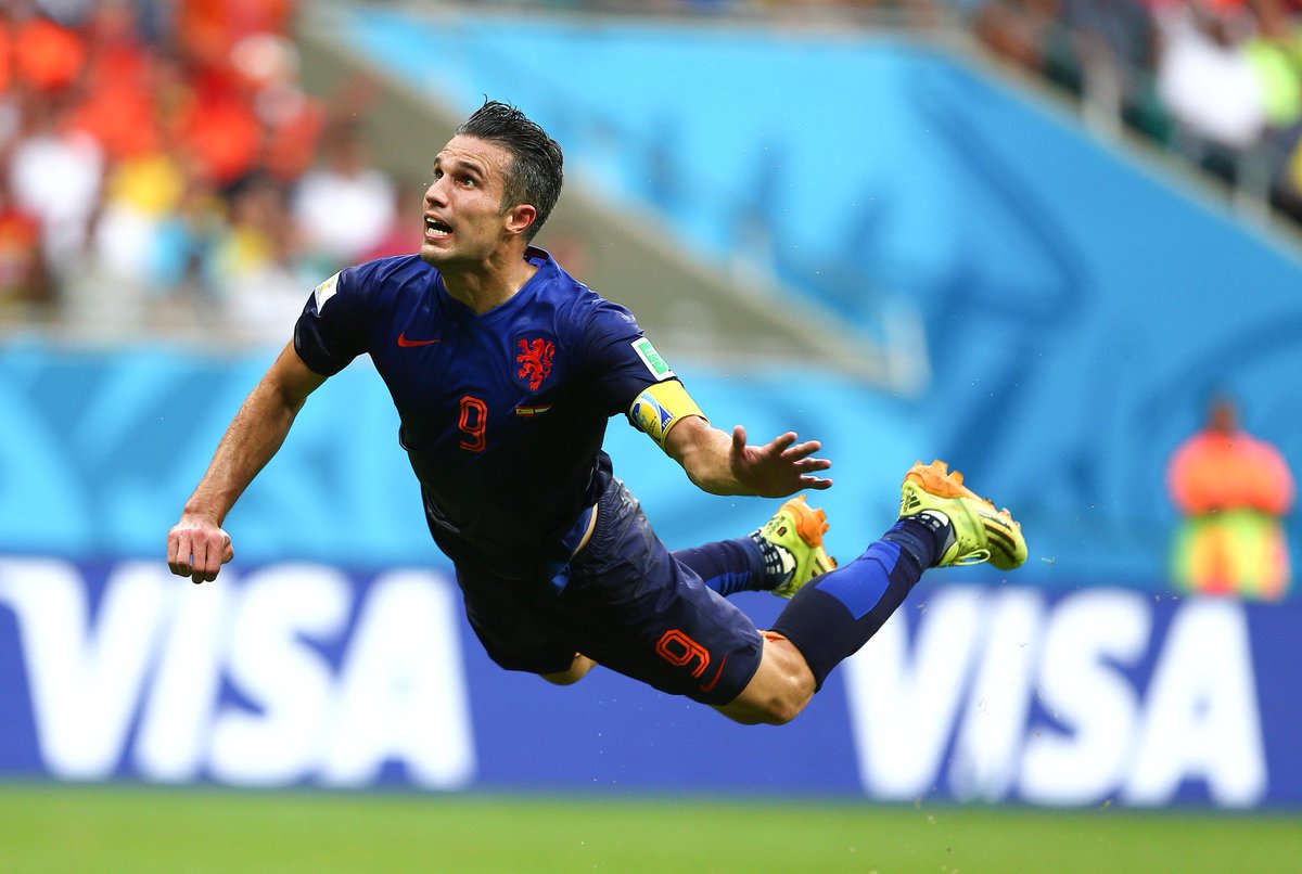 ActuFoot_'s tweet photo. Il y a 4 ans jour pour jour, Robin van Persie s’envolait face à l’Espagne... https://t.co/GGejhZ6gA6