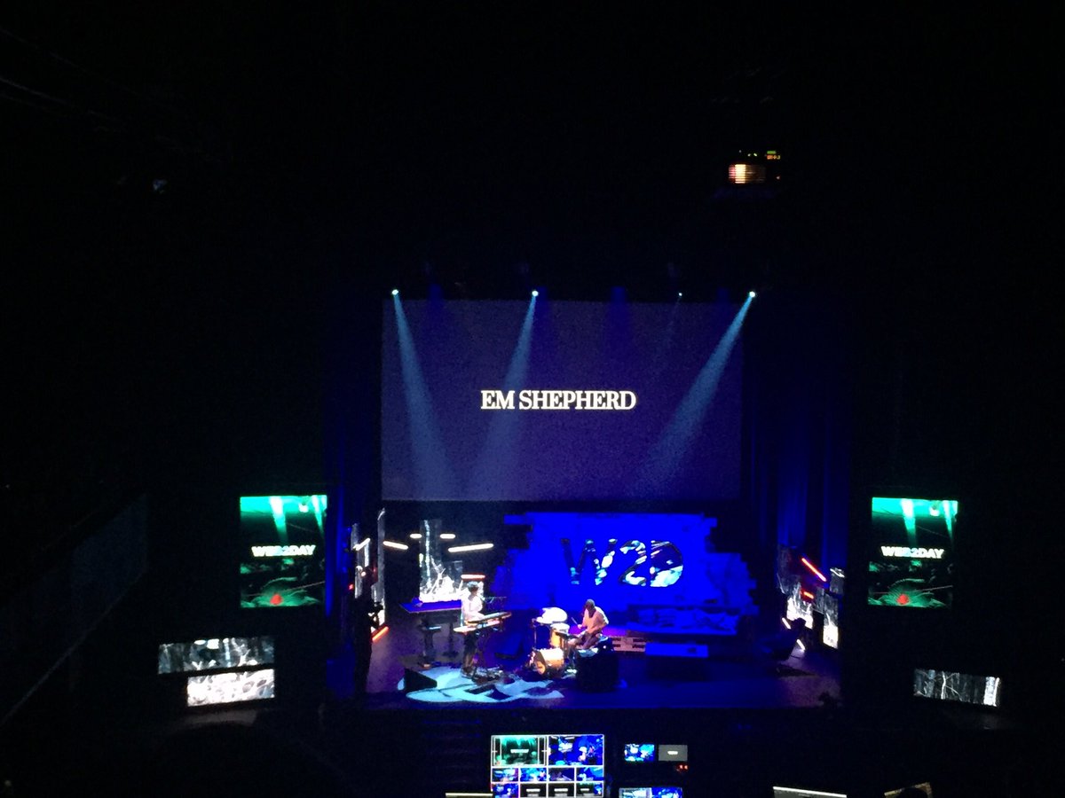 VeroniQLanglais's tweet photo. C’est parti pour le @web2day à #Nantes qui commence en musique avec #EMshepherd! 
#Web2Day #electro https://t.co/p9k4SOt1xv