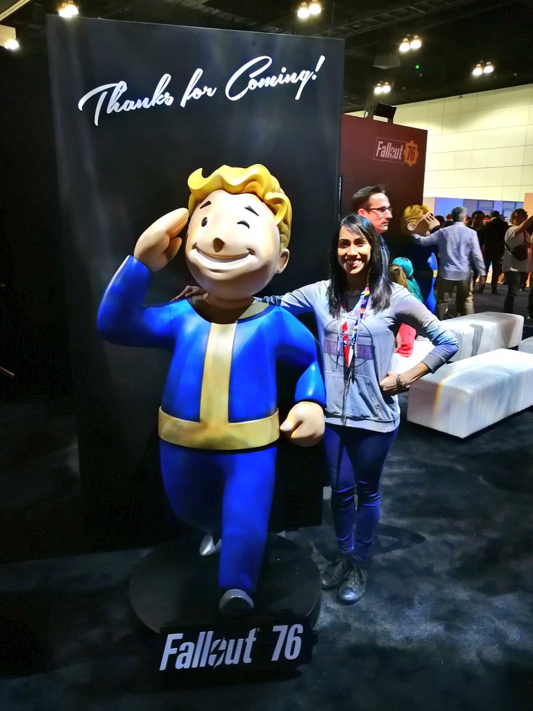 MissDeusGeek's tweet image. Got to hang with some pretty awesome dudes today at #E32018. #TeamSticker &amp;amp; #TeamNoSticker certainly weren't at odds at all (eh @steinekin? 😂) Lovely hanging with you &amp;amp; @NKWH0A amongst several others! 

#E3 #AssassinsCreedOdyssey #Fallout76