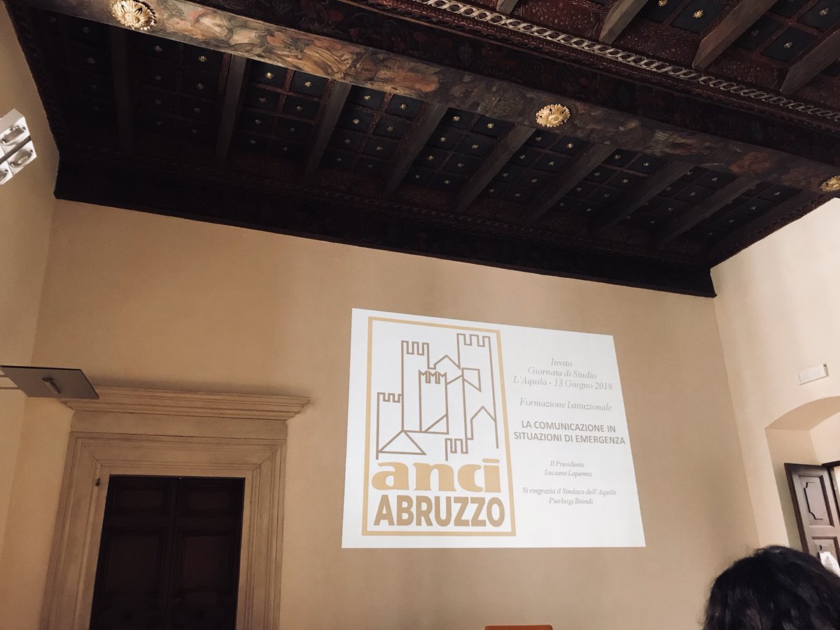 CRI_Penne's tweet photo. Oggi presenti alla giornata di studio su “La comunicazione in situazioni di emergenza” organizzata da #AnciAbruzzo. Presente anche la @crocerossa con Marcello De Angelis. #formazioneinemergenza #ovunqueperchiunque #CRIPenne https://t.co/6pwOah9bli