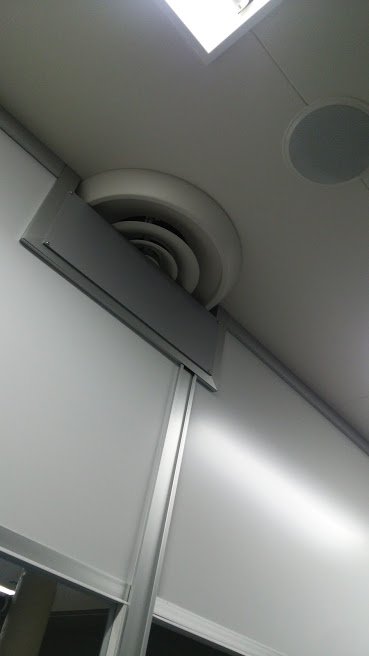 建築エコノミスト森山高至 Pa Twitter 豊洲市場１マス業者さんの苦悩 私が築地市場１マスのマグロ屋さんの 移転先の設計レイアウトを考えているということが伝わっているらしく どうやって設備配置したらいいのか いろんな人から聞かれる この 空調吹き出し口