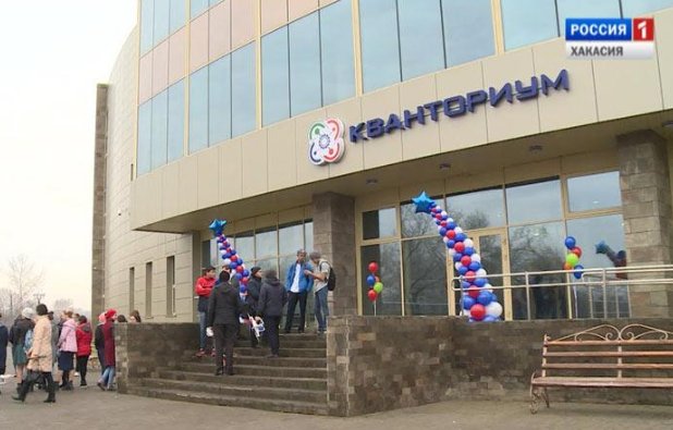 Фото дети раздают в селе листовки