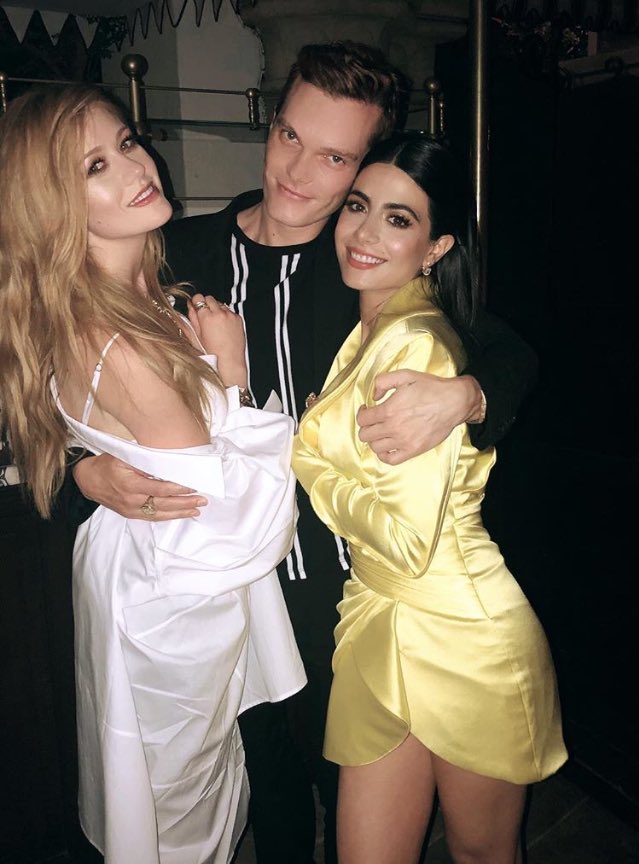 MalecSquadIT's tweet photo. Look at them 😍
Kat , Luke and Em last night 

#SaveShadowhunters 
#NotOurLastHunt https://t.co/JluVYEuFwJ