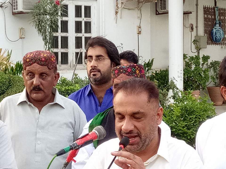 LiaquatShahani_'s tweet photo. Attended iftar party given by #IrfanGulMagsi ticket holder #NA227 with @LiaquatShahani_ general sec culture wing sindh @AR_FND @ImrankzPPP and others at magsi house Hyderabad, where a large number of party workers &amp; ticket holder #PS66 @AajizDhamrah were also present. https://t.co/BRXV9Jb6GQ