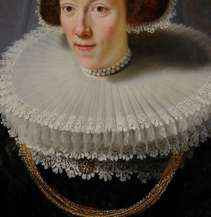 Rembrandthuis's tweet photo. Now on view: SPECIAL GUESTS
Here we see a fragment of Rembrandt’s portrait of Petronella from 1635. Petronella put out her finest clothes for her marriage portrait. She wears not one, but two lace collars.
Read more: https://t.co/u00tWPmJHE https://t.co/YanQkYkP2R