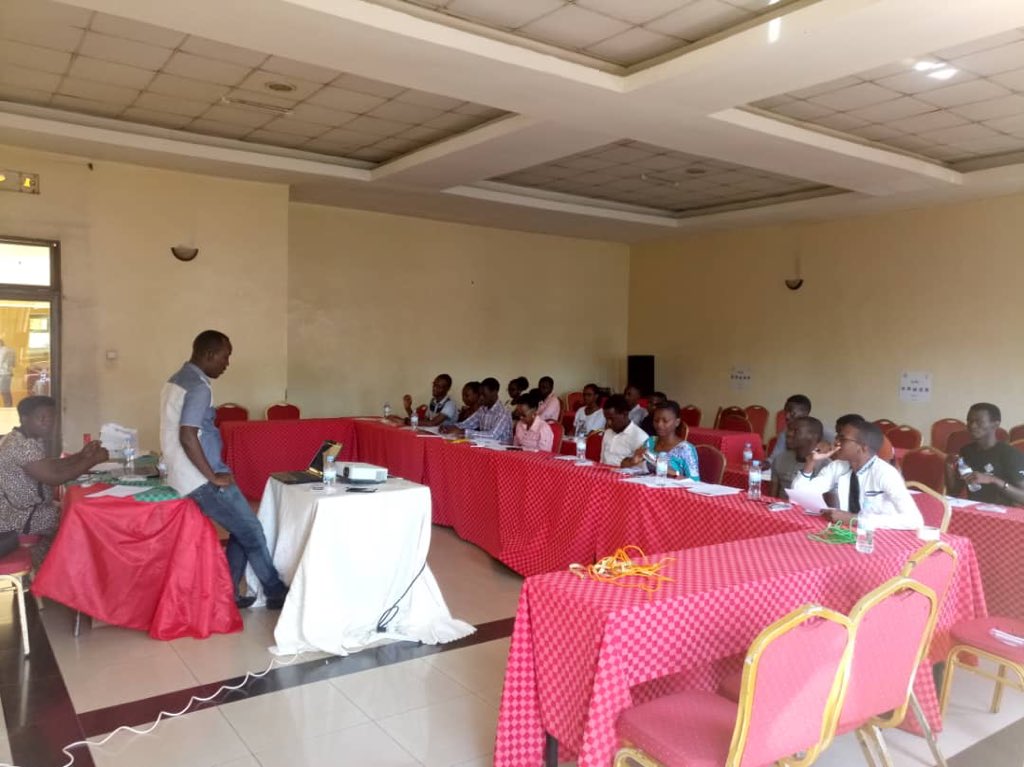 UgmsaA's tweet image. Day 2 of #PrimaryEyeCare Workshop of 40Medical Students from @UGitwe @UgmsaA by @VFANUK @uwihoreyeDr, in practical sessions #MakeVisionCount @DianeGashumba @RwandaHealth @CondoJeanine @RBCRwanda @RwandaNCDA @Rwanda_Edu @emuvunyi1 @ryarasa @marneza @Niyevodiusli @ursssofficial