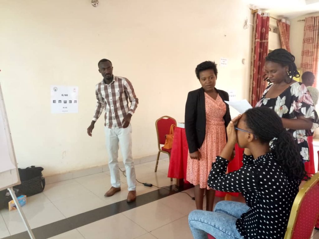 UgmsaA's tweet image. Day 2 of #PrimaryEyeCare Workshop of 40Medical Students from @UGitwe @UgmsaA by @VFANUK @uwihoreyeDr, in practical sessions #MakeVisionCount @DianeGashumba @RwandaHealth @CondoJeanine @RBCRwanda @RwandaNCDA @Rwanda_Edu @emuvunyi1 @ryarasa @marneza @Niyevodiusli @ursssofficial