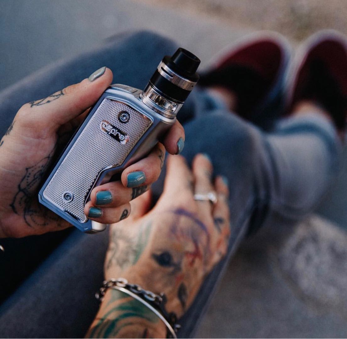 vapesourcing's tweet photo. If you are looking for a simple and powerful squonk kit, Aspire Feedlink Revvo must be your best choice.
👉👉Get it now: https://t.co/bOjHqliufi
#aspire #feedlink #revvo #squonkbox #vape #ecig #vapeshow https://t.co/px5LitmQ4o