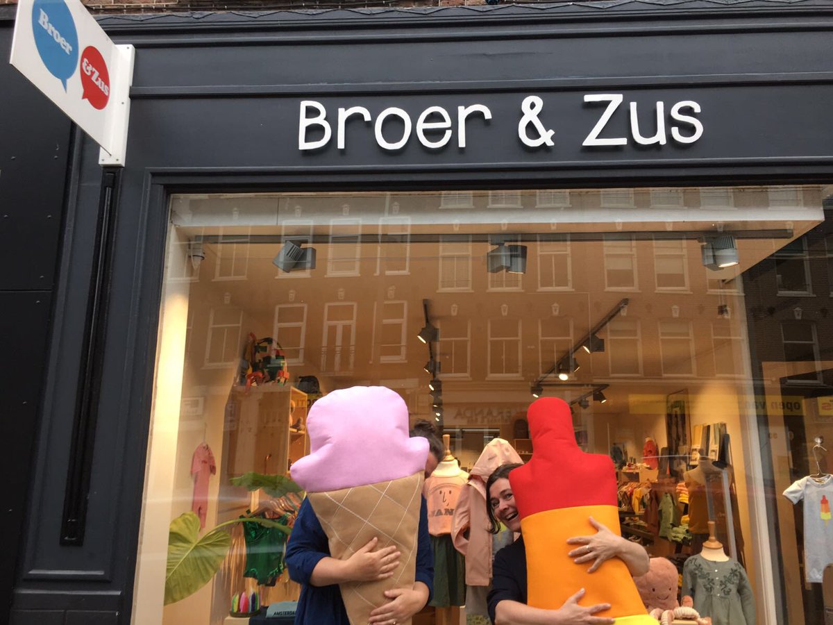Super ijsjes hand made by #carlaijff
Kom je kijken #broerenzus #amsterdam #kinderkleding #vanwoustraat42 broerenzus.nl