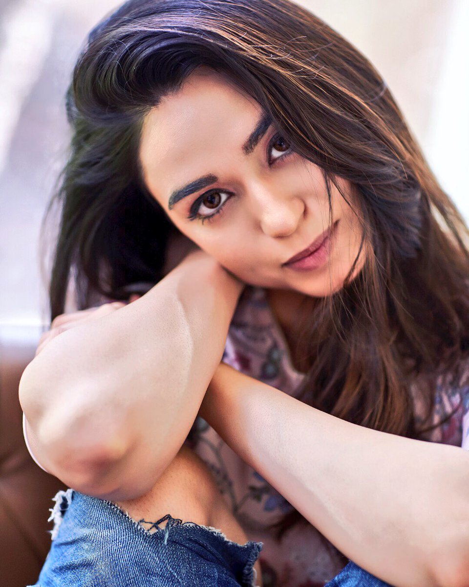 soundarya_20's tweet photo. Opportunity Dances with those who are already on the dance floor 🎀💫. 📷 @trishasarang ❣️#Wisdom #GiveItSomeTime #Wildness #Wednesdays #BeYou #LetTheWorriesGo #HaveFaith #HappySouls https://t.co/SrtTTkh3dK