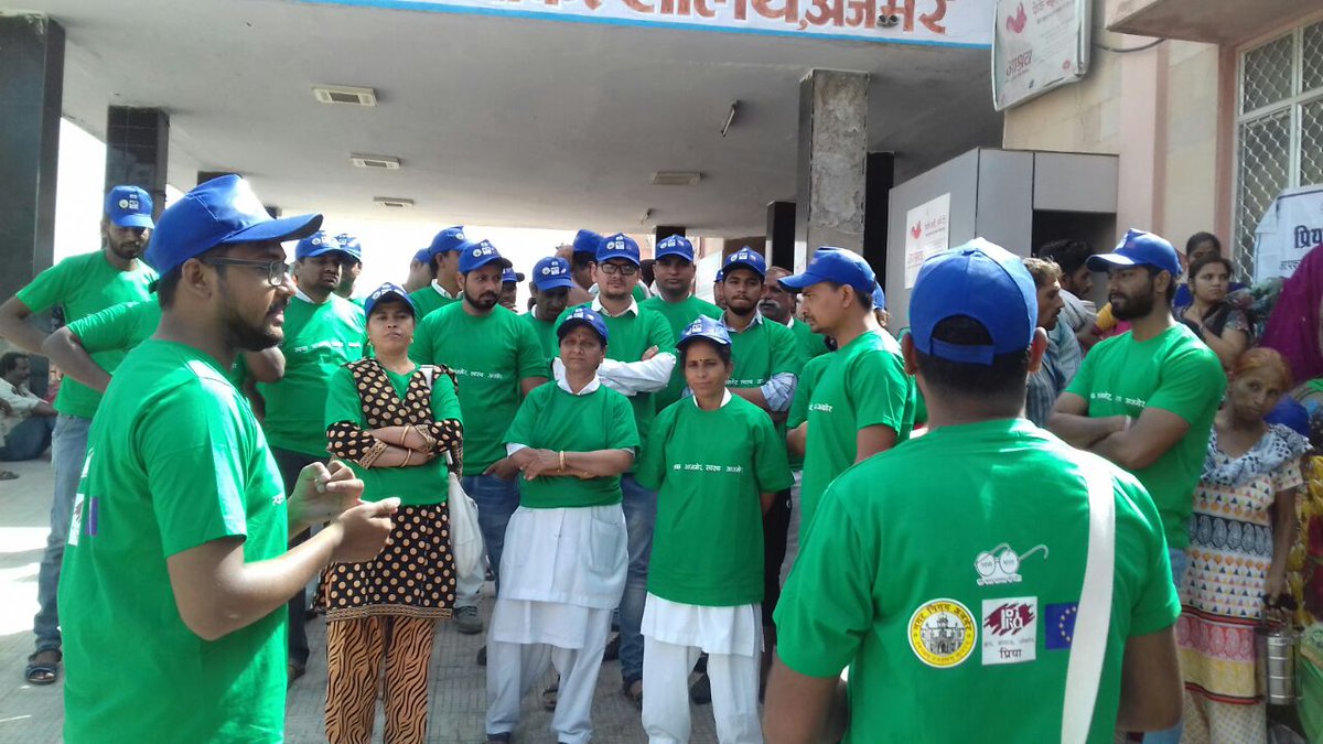 swachhajmer's tweet photo. Medical community of Janana Hospital in @swachhajmer was mobilized and sensitized on waste segregation through short skit, discussion and quiz by @PRIA_India. The blue green pledge was administered, staff vowed to work as volunteers @swachhbharat @MoHUA_India @HardeepSPuri https://t.co/8sOD2GzZJp