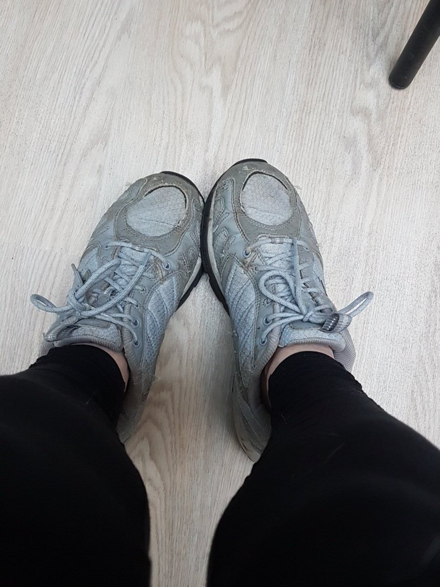 DominaAraneae's tweet photo. How are you all this gorgeous morning? I've taken my stinky old trainers out for a spin #oldtrainers #smellyfeet #footfetish #lickthemclean https://t.co/44WxPytknG