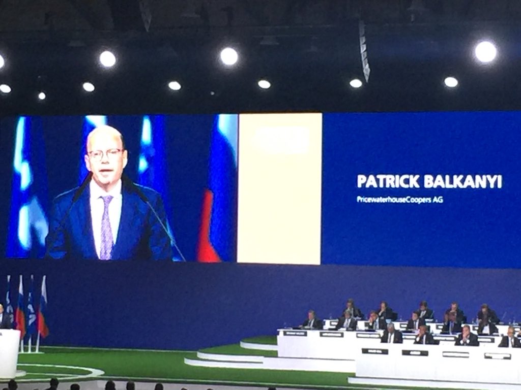 hpenot_lequipe's tweet photo. Il est présent : Patrick Balkanyi . Il est expert comptable et a audité les comptes de la FIFA. ça ne s’invente pas... https://t.co/RkTVCSYeiR