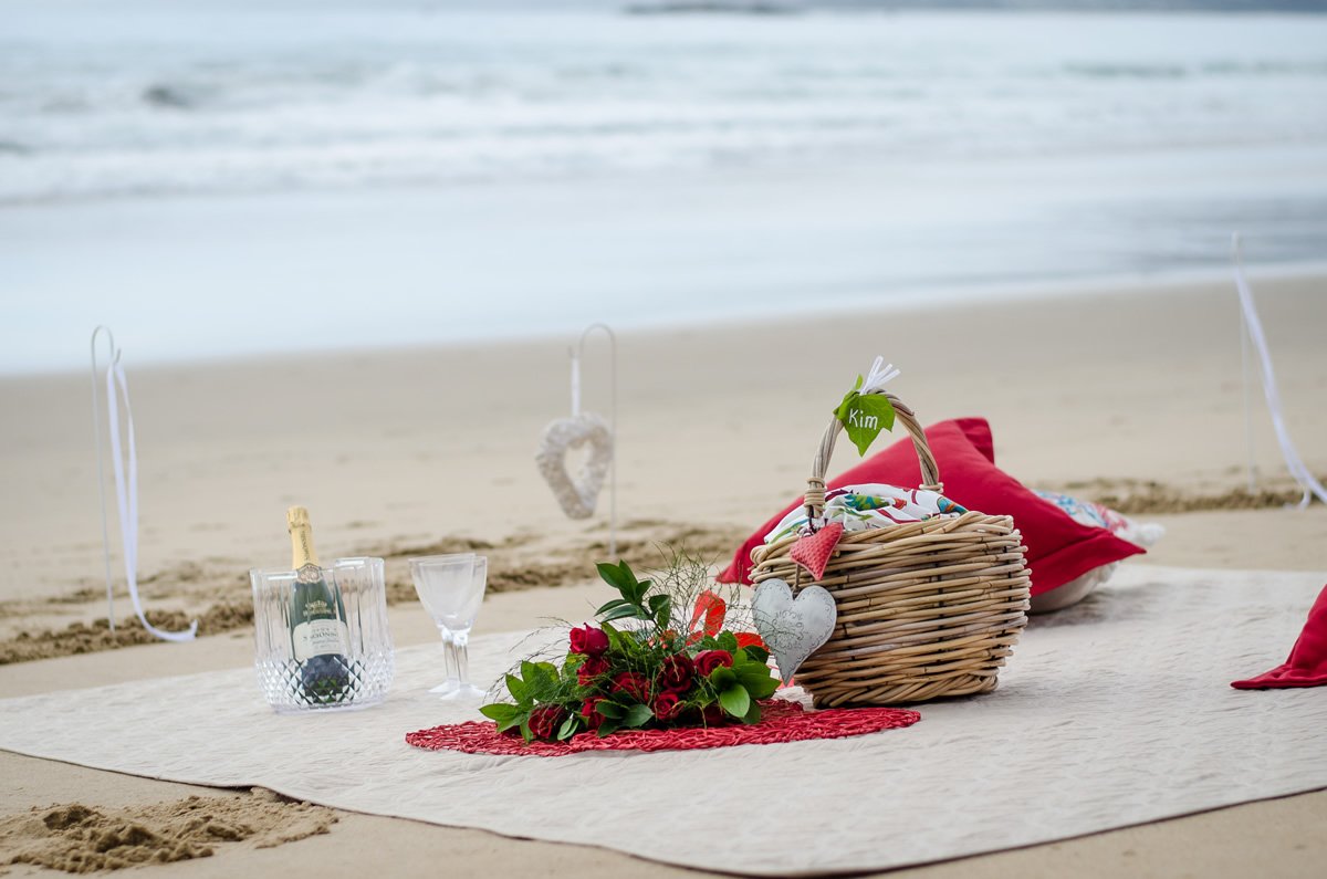 AfricanOceans's tweet photo. Escape the ordinary dining in restaurants and take some well-deserved  time-out after a long day’s drive. From over the top feasts to simple  snacks, picnics offer the perfect excuse to head outside or have an  intimate moonlight affair from the privacy of your patio/balcony. https://t.co/nzZ94qq9pf