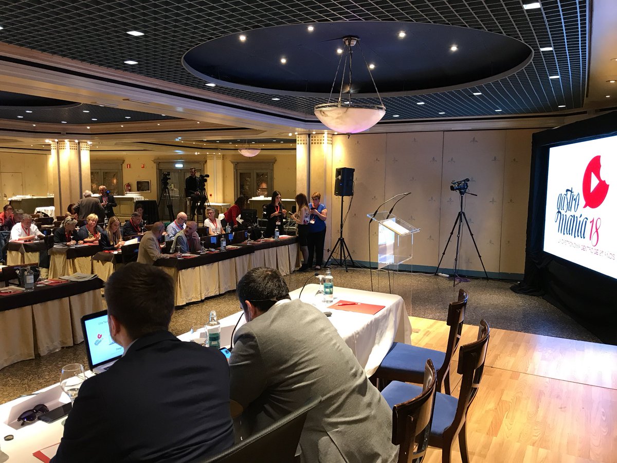 diegocoquillat's tweet photo. Comenzamos 2°día de #Gastromania2018 con la mesa sobre el cambio de comunicación deifital en la gastronomía #Gastromanía2018 #SMRestauranting https://t.co/OLoIH4KQqc