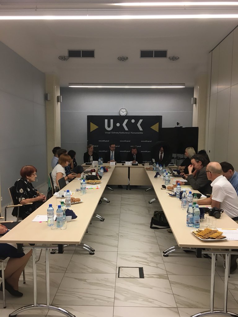UOKiKgovPL's tweet photo. Rozpoczęło się spotkanie prasowe #UOKIK poświęcone międzynarodowej kontroli opon https://t.co/SWaO2Vsco6