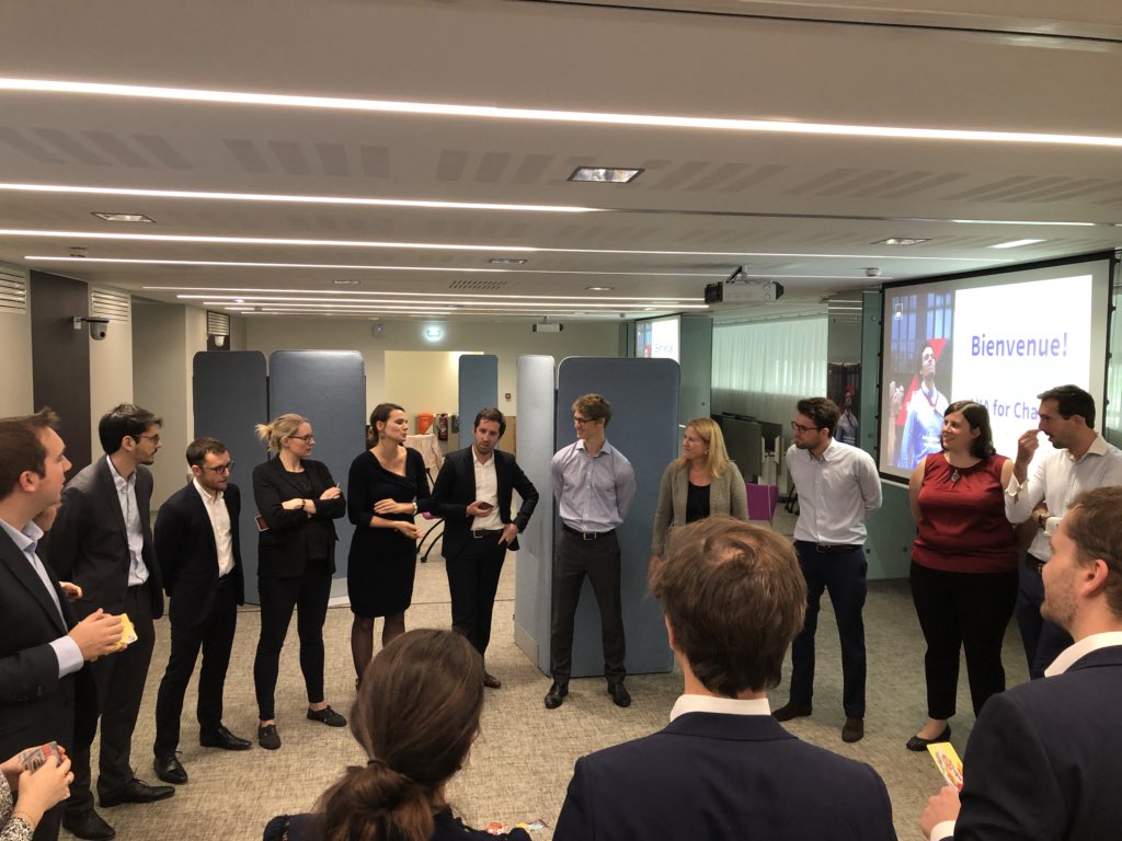 CatalaChloe's tweet photo. Ce 13 juin 2018 signe la fin d’un projet et le début d’un nouveau pour les participants du programme #AXAforChange. Au programme, pitch des groupes devant le COMEX🎤 @AXASLEFEVRE @jonasguyot @DianeDeperrois @EliseBertLeduc @BouvierFred https://t.co/Qeut3XwKSF