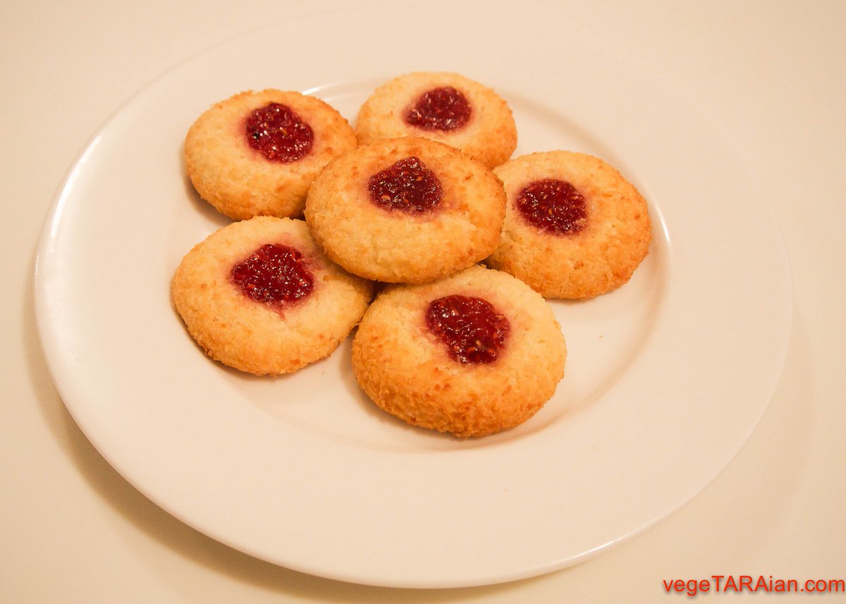 vegeTARAian's tweet photo. Flashback: #Coconut #jam drops https://t.co/ctAoc81K2I #eggreplacer #nuttelex #orgran https://t.co/wWppH4ygRk