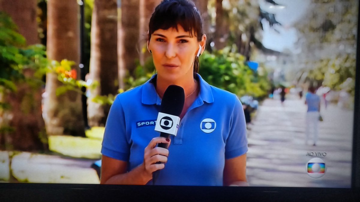 fabriciocoelho's tweet photo. A Glenda Kozlowski está ao vivo direto de Sóchi no Hora Um. Mas ninguém me convence que essa matéria não foi gravada na Praça da Liberdade.
Alô, #TwitterBH: @Dudu @Joycelular @babi @marinajacome https://t.co/MGHaPig5PJ
