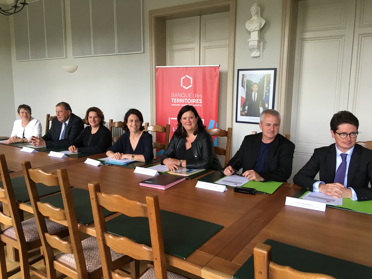 freddelmares's tweet photo. La convention signée entre @EPF @NvelleAquitaine  et la @BanqueDesTerr est importante pour notre territoire, une aide précieuse peut être apportée à nos collectivités, notamment pour l'action Cœur de Ville, un dispositif dont bénéficiera la @VilledeBergerac https://t.co/XJiLLHxiIL