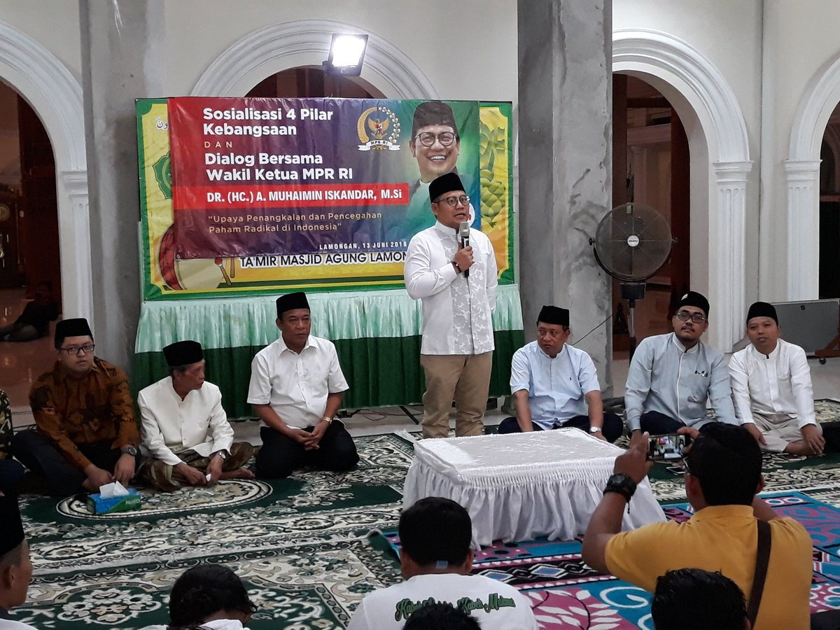 SedulurNgajiMLG's tweet photo. #CakIminTheNextCawapres

Sosialisasi 4 pilar oleh wakil ketua MPR RI di masjid Agung Lamongan Jatim Rabu 13 Juni 2018, Semoga kebaikan yg besar itu didapatkan Cak imin dg indah tepat pd waktunya.

#SafariCintaCakimin
#DeklarasiJoinLamongan
@jokowi
@cakimiNOW https://t.co/JlQEtDPiL2