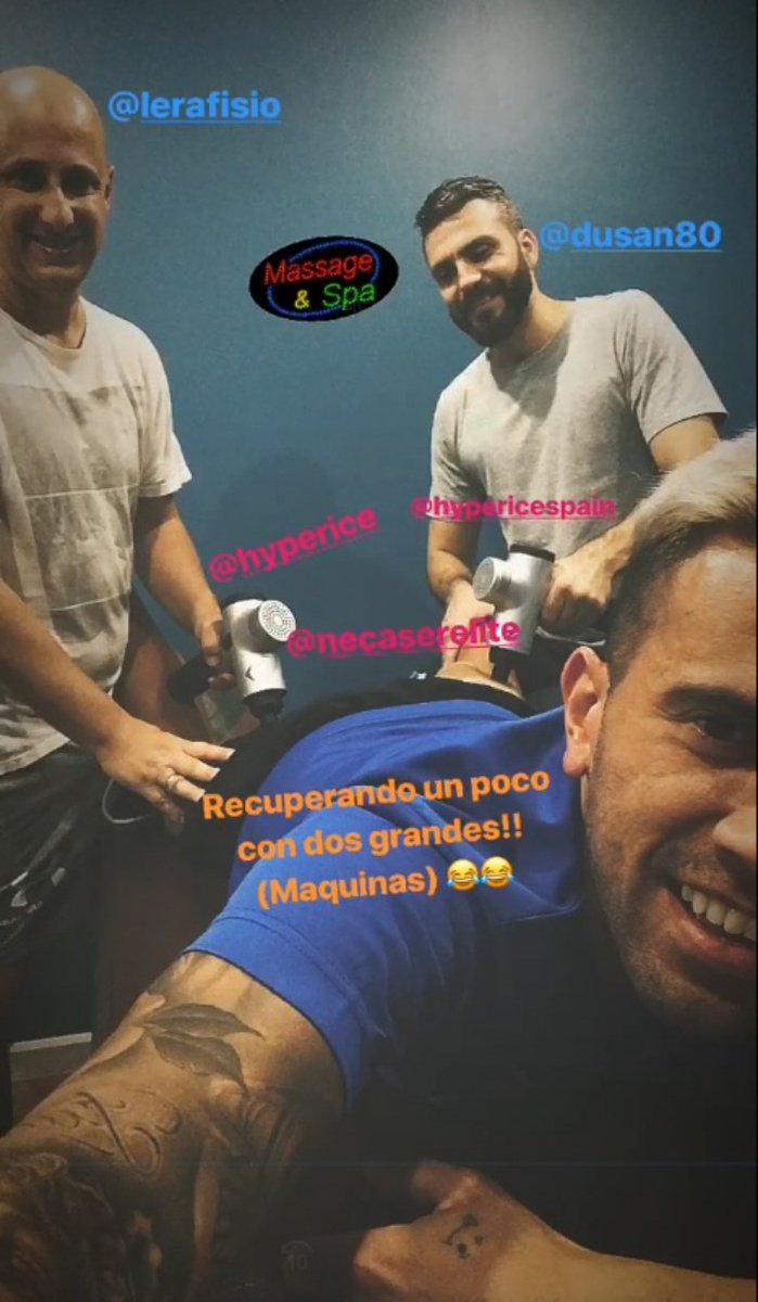 "2 máquinas con 2 máquinas"
Nuestro cliente <a href="/JaviPati9/">Javier Patiño</a>  con su fisio y su amigo Dusan80 usando 2 #Hypervolt. 

🛍️ Compralo en: 
📱 (+34) 976 379 564 
💻 tienda.necaser.com/hypervolt/45-h…

#Hyperice #España #tratamiento #terapias  #fisioterapia  #fitness #musculos #fascia #miofascial
