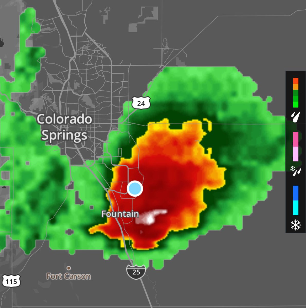 brian_paulson's tweet photo. @SamASchreier @EmilyRoehler almost an inch of rain out of this storm over fountain. Still coming down!! #nightstorms #lightning #cowx https://t.co/v5C69QEkpT