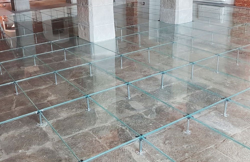 Nesite_TGS's tweet photo. Il nostro #pavimentosopraelevato in #vetro si è rivelato la risposta ideale alle esigenze di recupero e valorizzazione della pavimentazione originale delle #leopoldine. Un'installazione molto complessa, leggi il case history » https://t.co/r2nLTjzhmP https://t.co/fmTPSacGGT