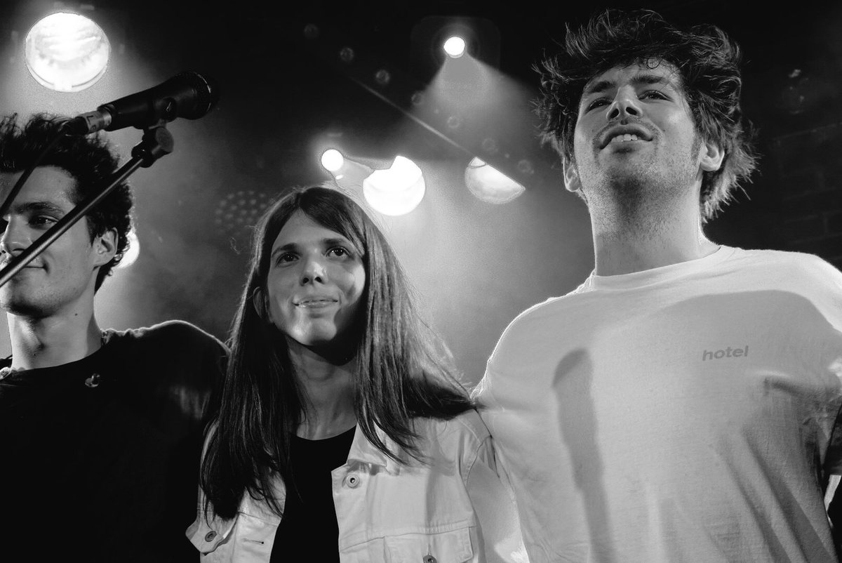 Revolverforum's tweet photo. @sagebysage et ses musiciens hier soir sur la scène de @lamaroquinerie de Paris. Un moment suspendu.
📷 @Ma_NonTroppo https://t.co/jLA5hdBj4J