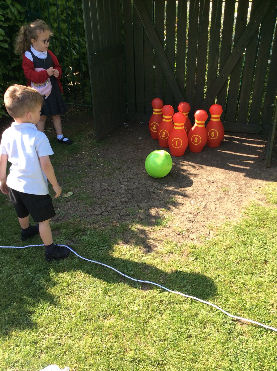 SwinemoorSchool's tweet photo. Bowling mathematics in the outdoor area this morning! Some fantastic independent recording too! #outdoorprovision #eymathematics https://t.co/McpnIf50Xo