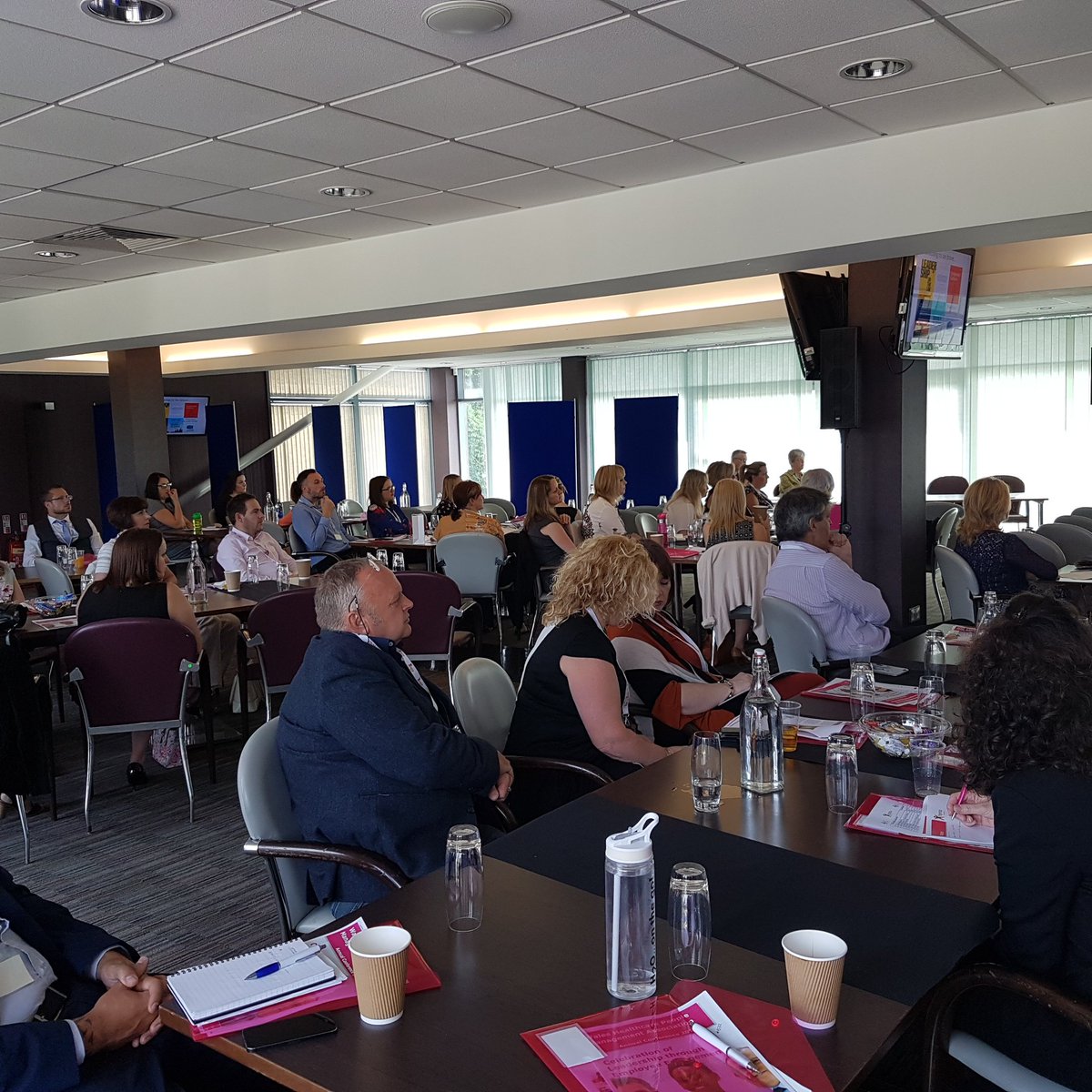ClaireVWODI's tweet photo. 'You can choose courage or you can choose comfort but you cannot choose both' 'create cultures where people matter' @gojojo20 sets the context to today's #HPMAWales18 #HPMACymru18 conference and speakers #leadership #engagement #choosetobebrave https://t.co/QuwETEW82o