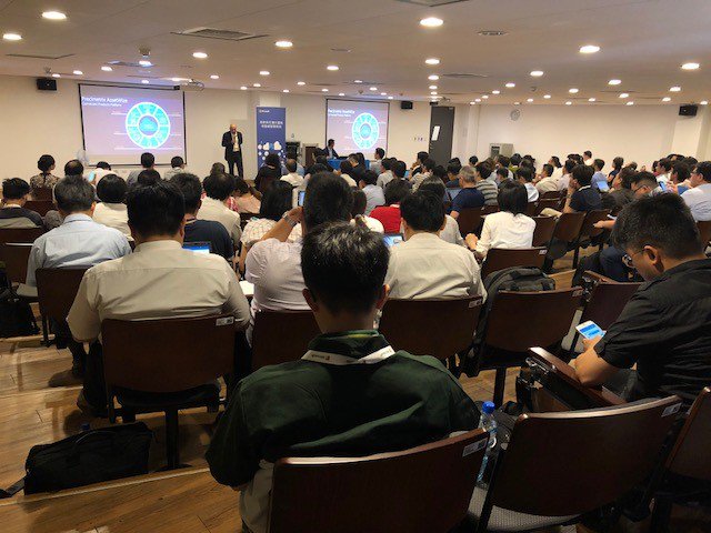 Precimetrix's tweet photo. @precimetrix CEO, Ashish Nene, discussing #SmartManufacturing Solutions with an enthusiastic audience in Taichung City, #TOIRA & #Microsoft event. #IIoT #ConnectedProducts #IntelligentManufacturing #AzureIoT https://t.co/6cXcGNSWPz