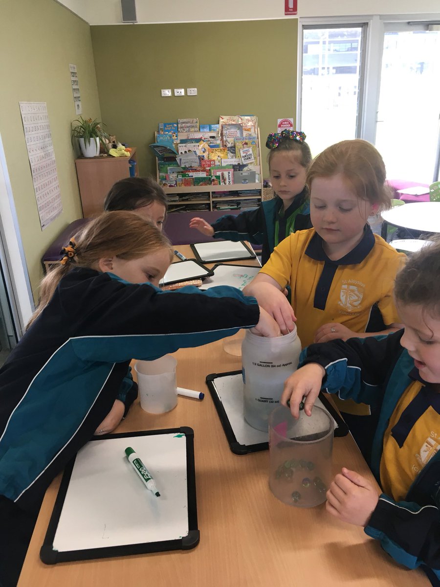 year1wattle2018's tweet photo. Filling containers to explore capacity today in maths. https://t.co/tJBVAvBNh1