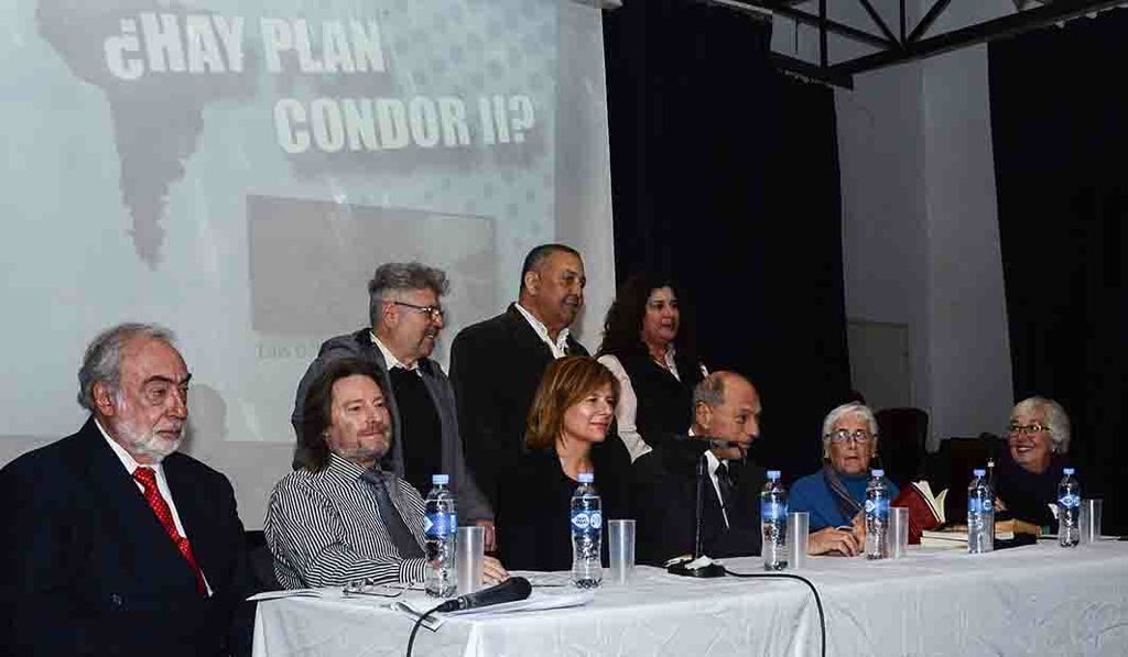 Luis_Delia's tweet photo. Anoche en la Facultad de Derecho de la UBA junto a María Laura Garrigós de Rébori, Raúl Zaffaroni, Eduardo Barcesat, Carlos Rozanski, Stella Calloni y @FlorenciaSaintout se realizó el Primer Ciclo de Charlas "¿Hay Plan Cóndor II en América Latina?", Organizada por  @RadioRebelde. https://t.co/gTqdUwWsgC