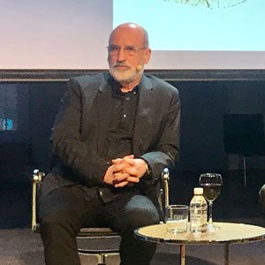 'Autorretrato sin mí' de <a href="/FernandoArambur/">Fernando Aramburu</a> 
«Habito desde que nací en un hombre llamado Fernando Aramburu. Este hombre me obliga a madrugar. Se ha ido metiendo en años...
<a href="/TusquetsEditor/">Tusquets Editores</a> <a href="/elportalvoz/">Revista El Porta(L)Voz</a> 👉ow.ly/mJvD30ktrX4