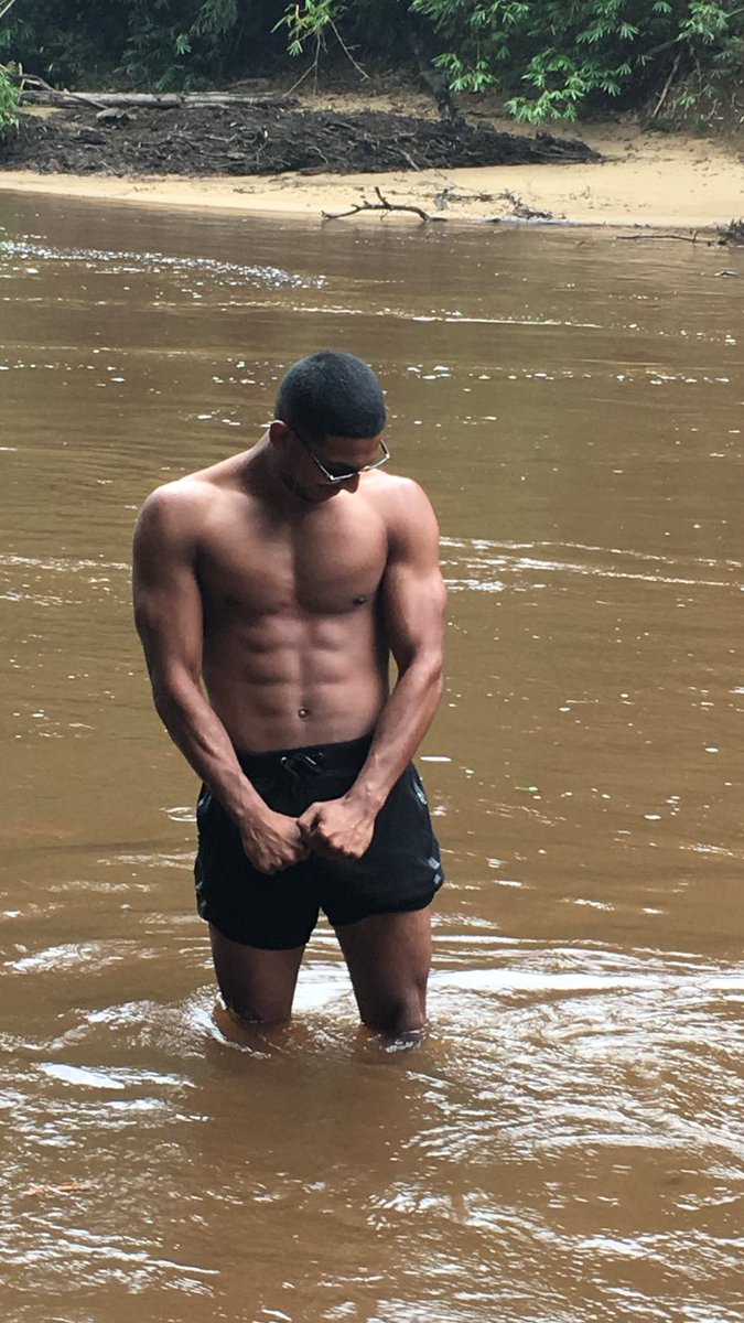 TonyGrounds's tweet photo. I told you, don’t go in the water without your helmet clearly visible @SeanSagar https://t.co/d3HG6Q5Lqq