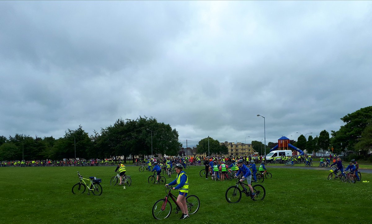 obrien_marian's tweet photo. @Claresports  Great morning had helping out @GreenSchoolsIre Travel Officer @RoisinGarvey for COW day (cycle on wednesday) as part of national bike week. 
Well done to the 600+ primary school pupils &amp; teachers that took part!
#BikeWeek2018 #bikeweekie #activeclare https://t.co/rbBoZgdOl7
