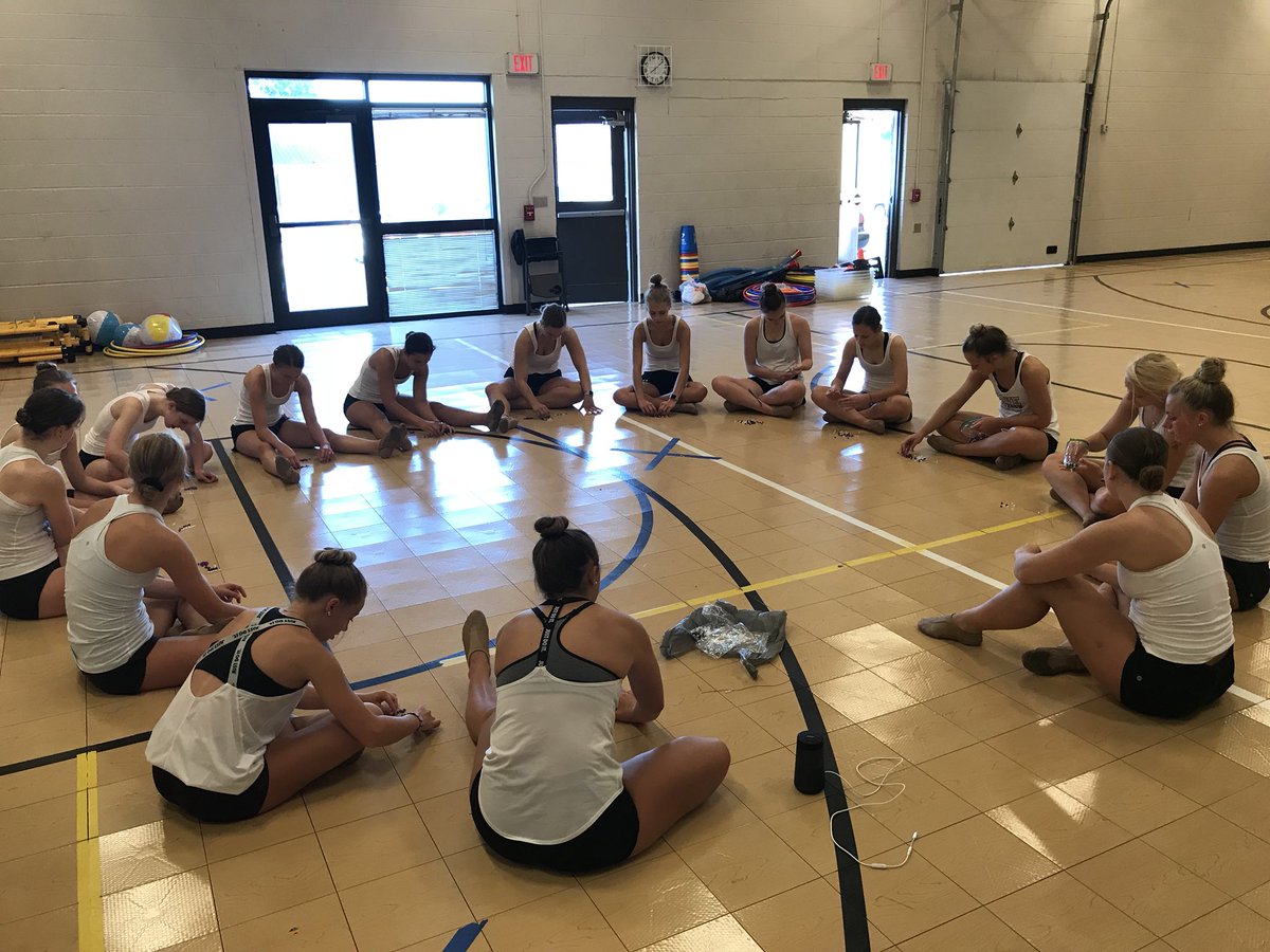 WaukeeDanceTeam's tweet photo. Team bonding craft to finish up practice #2 💛💜 https://t.co/4zlmeHra4n