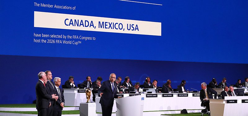 TeamUSA's tweet photo. 32 years later, the @FIFAWorldCup is returning to the United States!

Congrats, #United2026!  🇨🇦🇲🇽🇺🇸

📰 https://t.co/xoUt1HgZqy https://t.co/6fSQo3kj1n