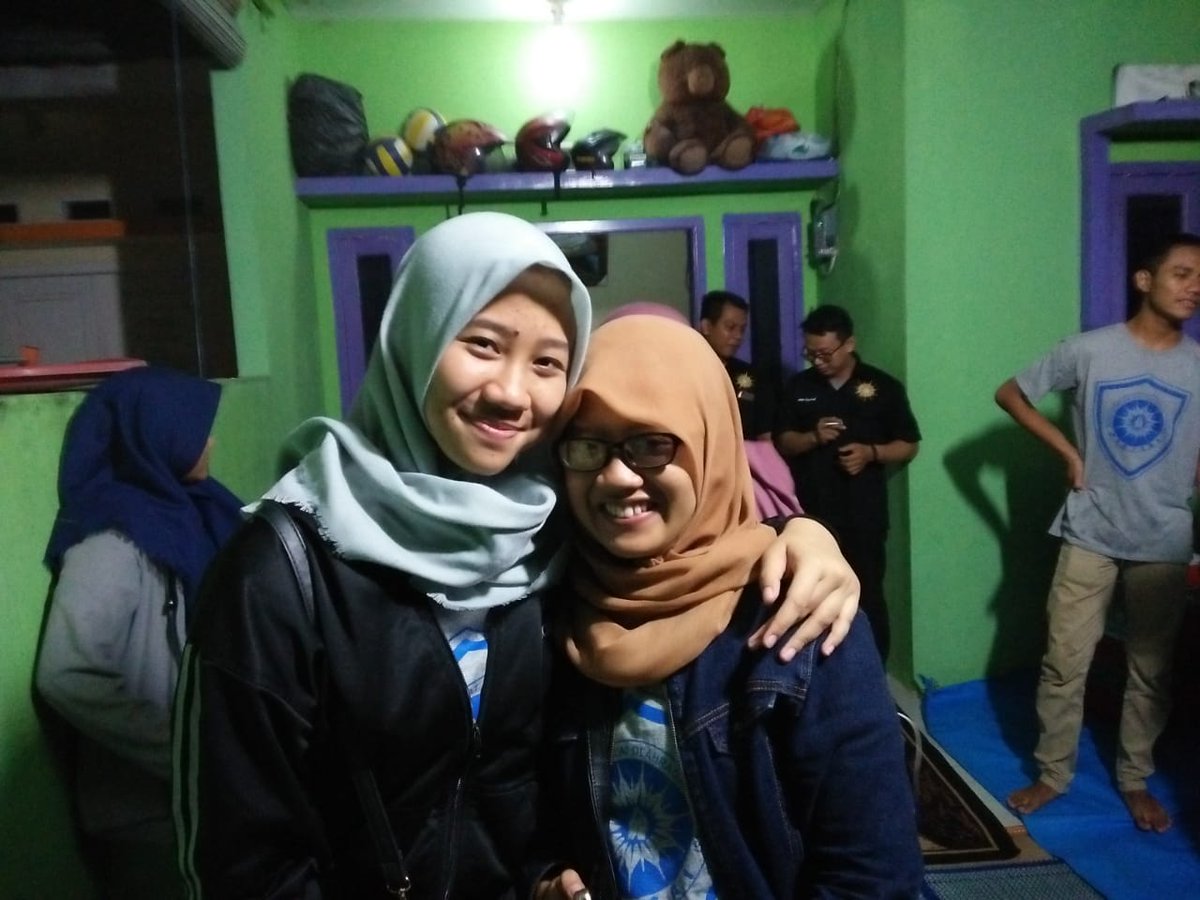 PERISAI_252's tweet photo. Duo Srikandi Pelatih PERISAI Ekskul Pencak Silat SMPN 252 Jakarta... ^_^ https://t.co/b5VeYTsWnL