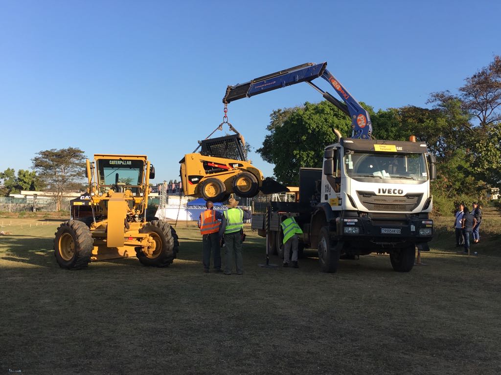 drcminingweek's tweet photo. Venez découvrir cette année à DRC Mining Week 2018 notre zone de démo dédiée aux gros équipement et engins miniers et industriels ! Découvrez toutes les nouveautés sur notre site web >> https://t.co/HGg0Vcxqr6 #NouvelleZone #Equipement #ZoneDemo #Miniers #Industriels #DMW18 https://t.co/TUjLfq52sH