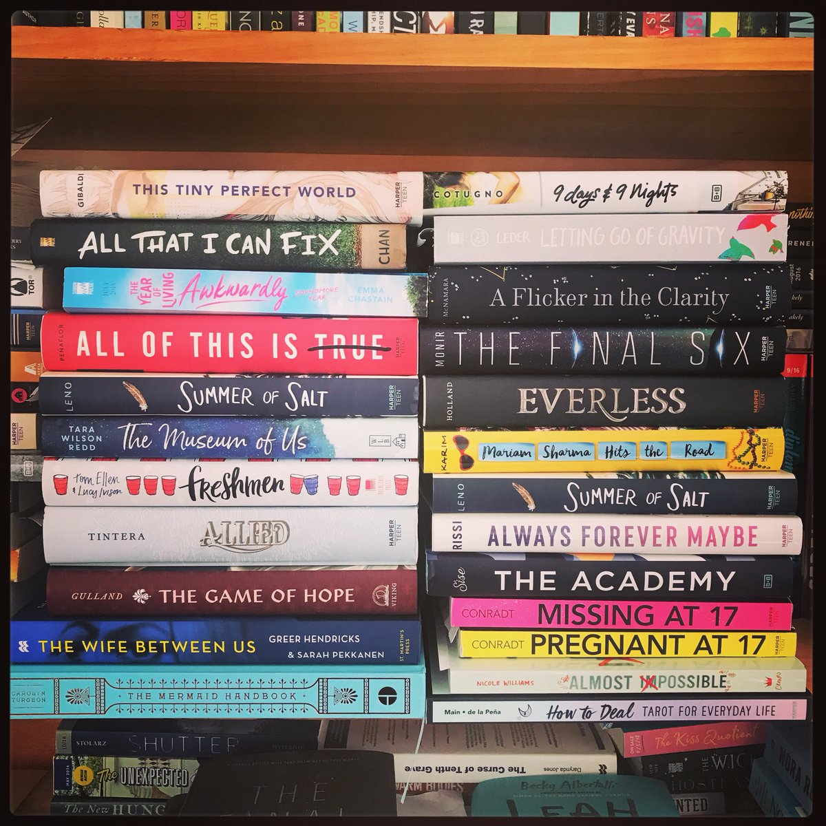 OUaTwilight's tweet photo. Came back from vacation to all these beauties! #bookstack #piledup #bookmail #allthebooks #booksmakemehappy #bookstagram #book #bookshelf #read - @yarita305 https://t.co/81j0xlfwtO
