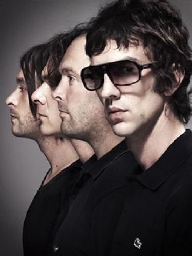 supervakero's tweet photo. Pidieron Britpop? Aquí va a sonar en #rolonenfermo por https://t.co/eERhyzpa0T https://t.co/VY0NmknoTe