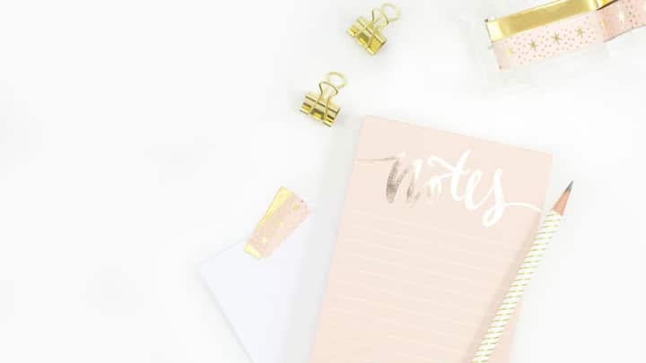 Keep your home in order with a free Housecleaning Checklist! A place for daily and weekly tasks, and so pretty! #printable #housecleaning #cleaning #mom #homeschool #hstips #sahm buff.ly/2sSjwUo