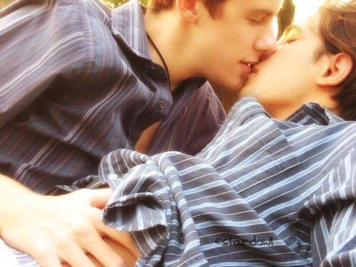 CharlieOliverH's tweet photo. Love is being home in bed loving @AaronBrianH https://t.co/wZb6QTF2O9