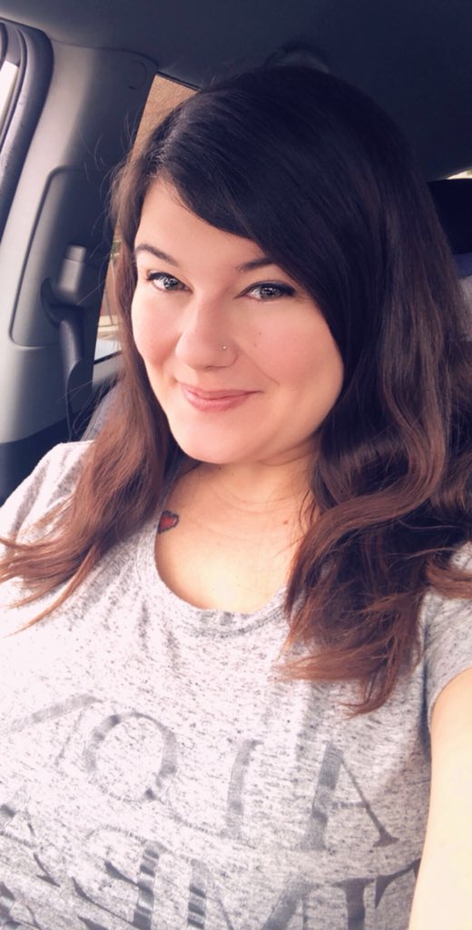 Divatopia_'s tweet image. About to color my hair purple!!! Here’s a before pic #purplehair #nomoredayjob #fulltimestreamer #teamb42 #BeardedBeauties #thediscoparty #twitchpurple