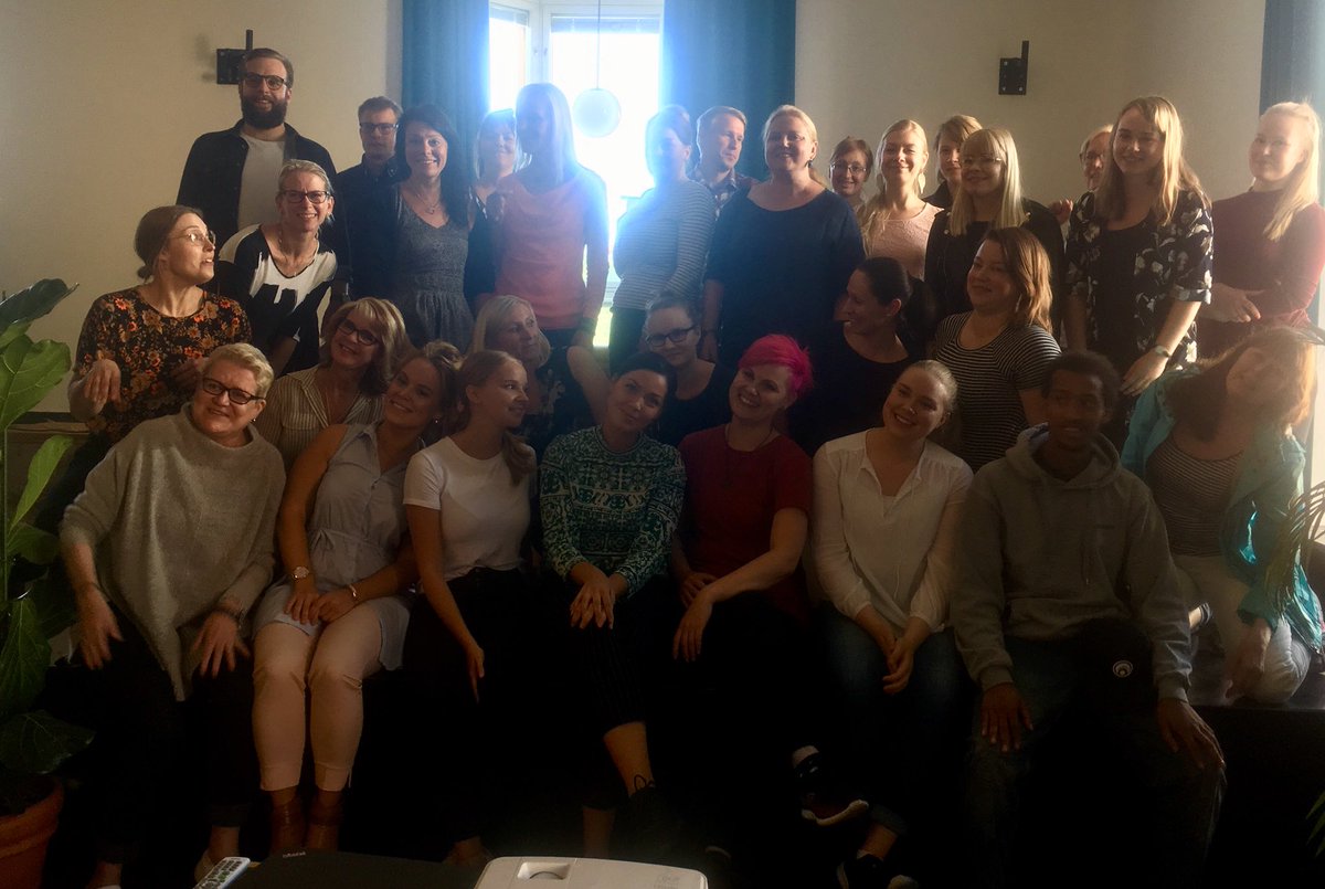 MManelius's tweet image. Tänään startattiin #2ME hanke käyntiin. Hienoja kokeiluja nuorten syrjäytymisen ehkäisyyn @helsinginsote Kuvassa 27 hankkeeseen palkattua työntekijää esimiehineen 👌🏼😊#syrjäytyminen #nuoret